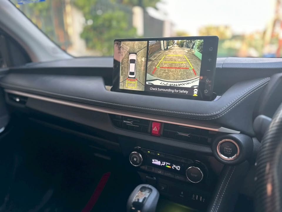 Car image 9